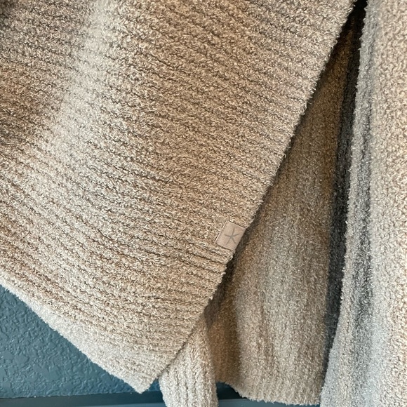 Barefoot Dreams Robe - Picture 5 of 5